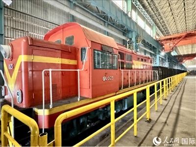 運(yùn)輸通鋼產(chǎn)品的火車(chē)。人民網(wǎng) 謝瑩攝