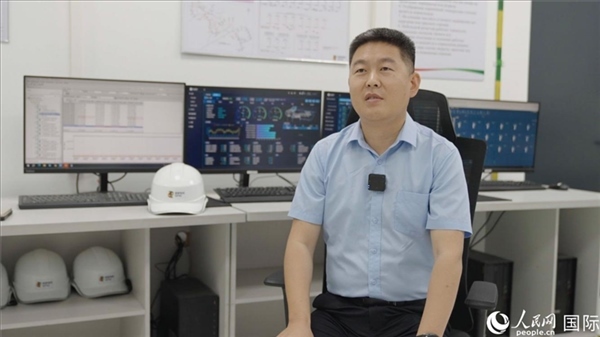 哈薩克斯坦能源投資公司副總經(jīng)理、總工程師張亮在接受人民網(wǎng)記者采訪。 人民網(wǎng)記者 葛泰佚攝