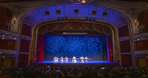 2024匈牙利青少年國(guó)際音樂(lè)會(huì)節(jié)目《戰(zhàn)臺(tái)風(fēng)》表演舞臺(tái)現(xiàn)場(chǎng)。兒促會(huì)藝教委供圖