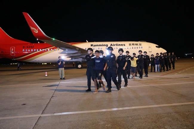 押解現(xiàn)場(chǎng)。公安部供圖