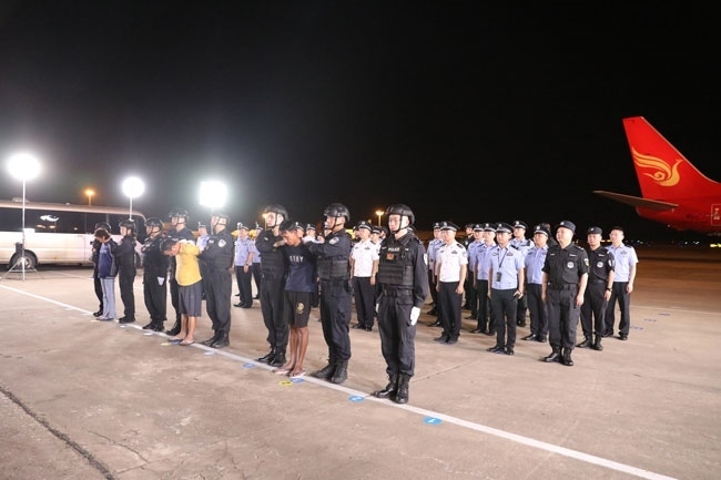 押解現(xiàn)場(chǎng)。公安部供圖