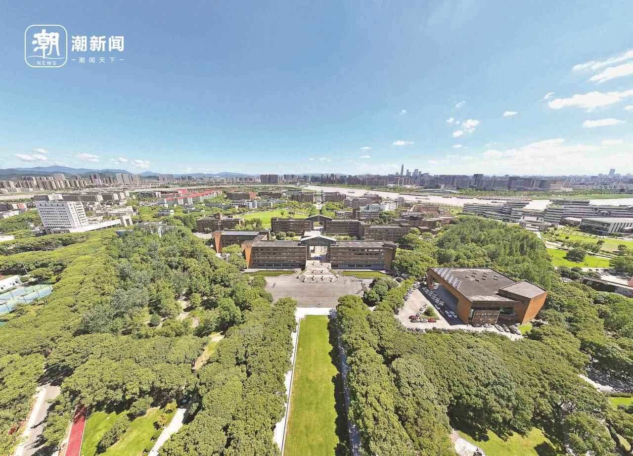俯瞰寧波大學(xué)。潮新聞記者 賀元凱 周旭輝 彭鵬 攝