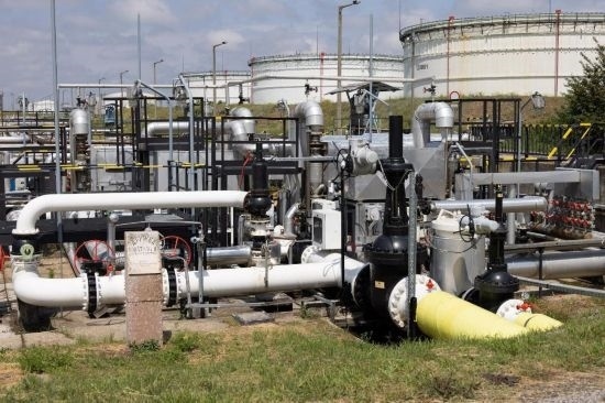 這是2022年5月24日在匈牙利薩茲豪隆包陶多瑙河煉油廠拍攝的連接匈牙利和俄羅斯的“友誼”輸油管道入口點(diǎn)。新華社發(fā)（弗爾季·奧蒂洛攝）