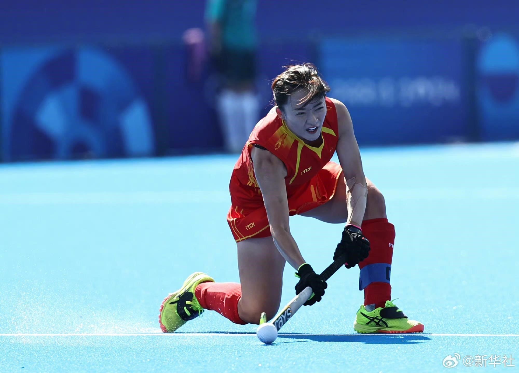 巴黎奧運(yùn)會(huì)上，中國(guó)女子曲棍球隊(duì)在賽場(chǎng)揮灑汗水