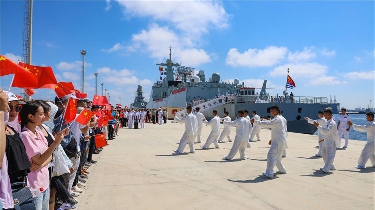 在碼頭舉行的歡迎儀式 護(hù)航編隊(duì)供圖