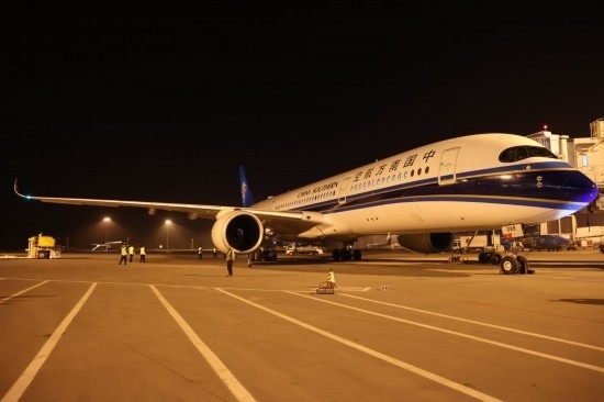 2024年4月24日晚，南航沈陽-法蘭克福CZ8021首航航班在沈陽桃仙國際機場準備起飛。這是國內航司在東北地區(qū)開通的首條直飛德國定期航線。