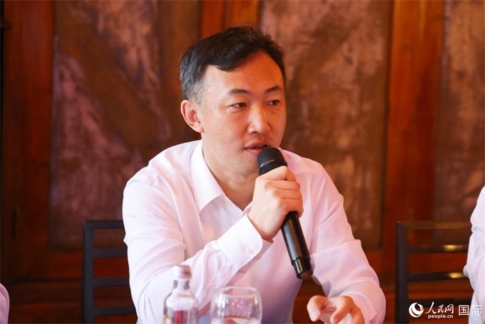 中國駐里約熱內(nèi)盧代總領(lǐng)事王海濤在座談會上致辭。人民網(wǎng)記者 陳海琪攝