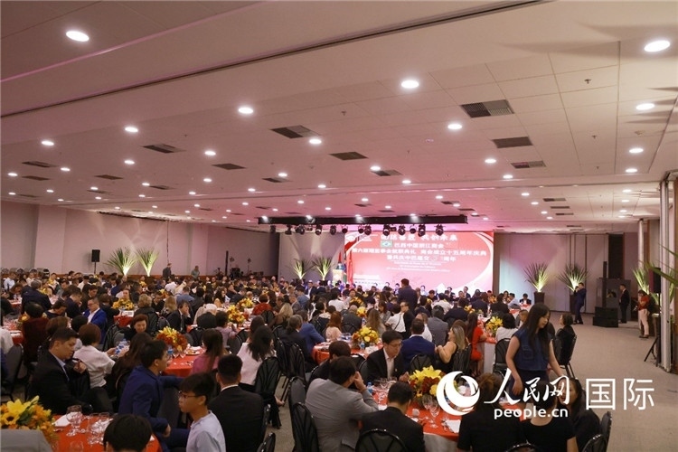 當(dāng)?shù)貢r(shí)間8月24日晚，巴西中國浙江商會第六屆理監(jiān)事會就職典禮在里約熱內(nèi)盧舉行。圖為就職典禮現(xiàn)場。人民網(wǎng)記者 陳海琪攝