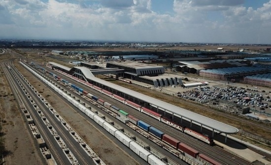 這是2023年9月在肯尼亞首都內羅畢拍攝的蒙內鐵路內羅畢站（無人機照片）。新華社記者 韓旭 攝