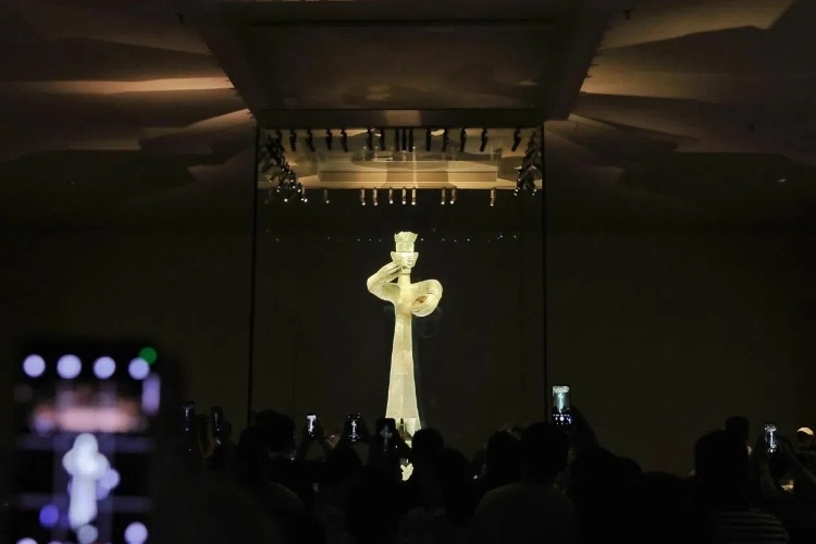 8月31日，亞洲媒體考察團參訪三星堆博物館?！吨袊?jīng)濟周刊》記者肖翊攝