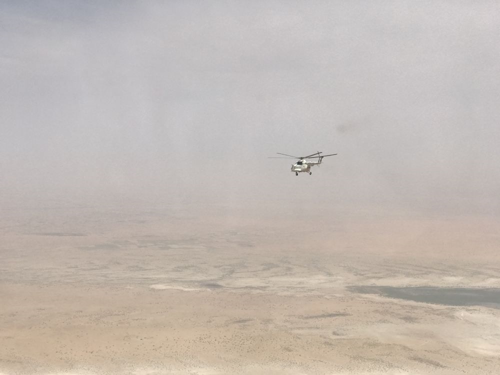 2017年8月8日，中國首支維和直升機分隊直升機飛行在蘇丹達爾富爾任務區(qū)上空。