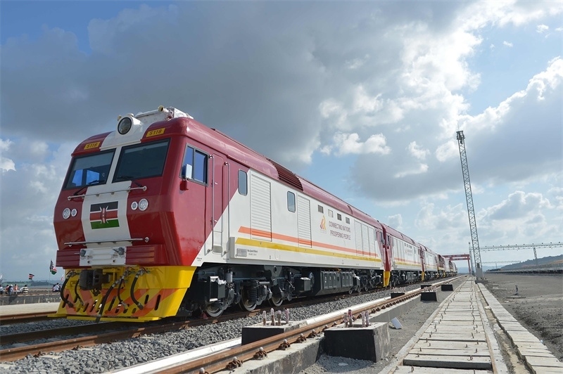 當(dāng)?shù)貢r(shí)間2017年5月30日，肯尼亞蒙巴薩，連接肯尼亞港口城市蒙巴薩和首都內(nèi)羅畢的蒙內(nèi)鐵路正式竣工通車。