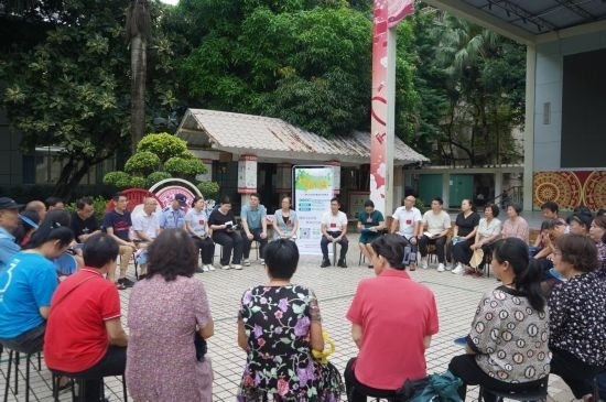  南寧市青秀區(qū)新竹社區(qū)召開“竹聲傾談”民情懇談會。（李抒蓉 攝）