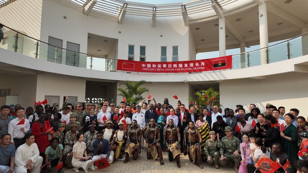 文化聯(lián)誼活動合影。內(nèi)圖大學孔子學院供圖