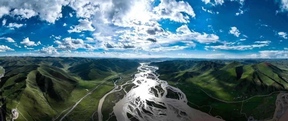 2024年7月31日在青海省果洛藏族自治州達日縣境內(nèi)拍攝的黃河（無人機全景照片）。