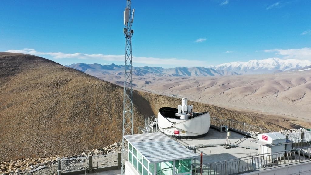 正在運(yùn)行的塔縣星地激光通信地面站。（中國科學(xué)院空天信息創(chuàng)新研究院供圖）