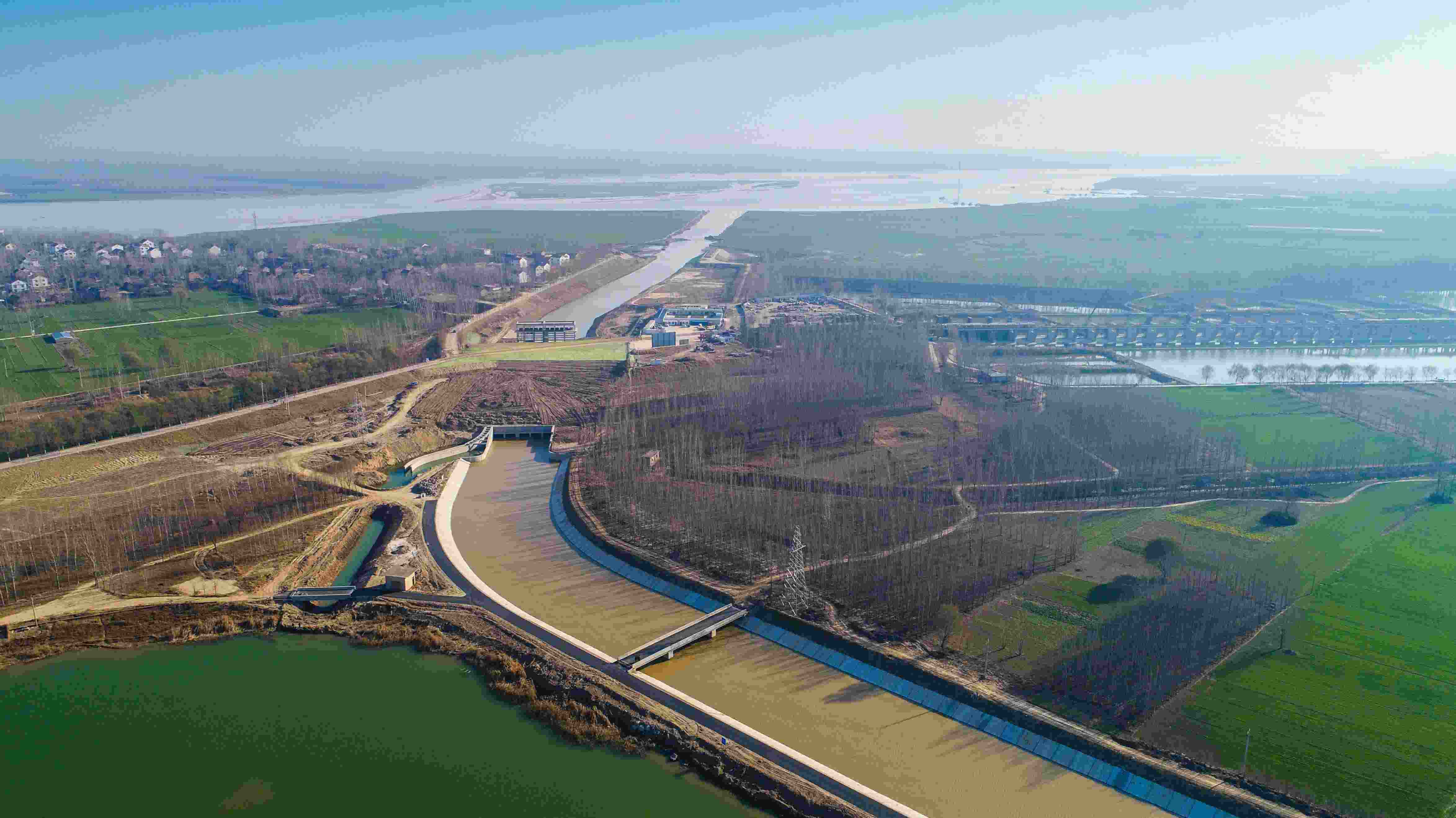 實(shí)施引黃入冀調(diào)水，助力華北地下水超采綜合治理和白洋淀生態(tài)環(huán)境修復(fù)。水利部水資源局供圖