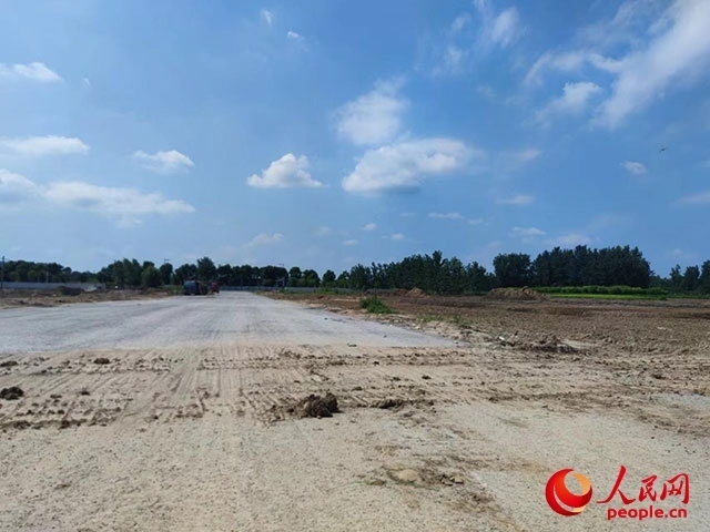 當(dāng)?shù)匾驯唤型５柠}河?xùn)|路。人民網(wǎng) 鞠峰攝