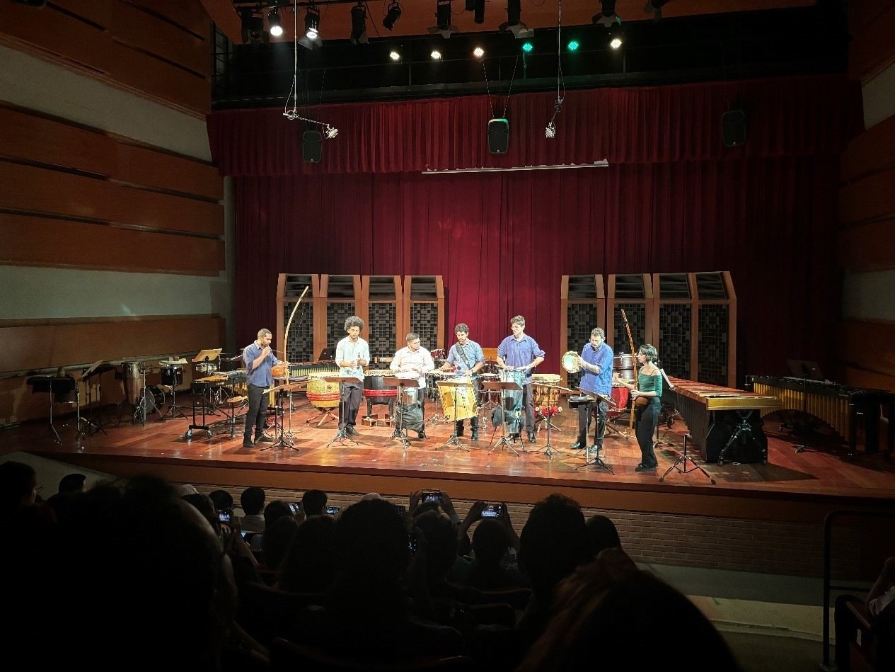 圣保羅州立大學(xué)藝術(shù)學(xué)院打擊樂團(tuán)在活動(dòng)上表演精彩的節(jié)目。 圣保羅州立大學(xué)孔子學(xué)院供圖