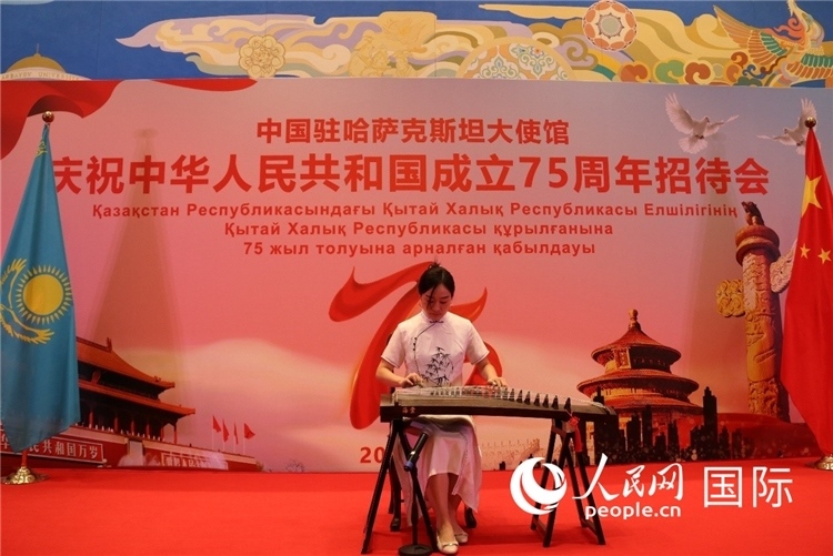 現(xiàn)場(chǎng)演出 人民網(wǎng)記者李強(qiáng)攝