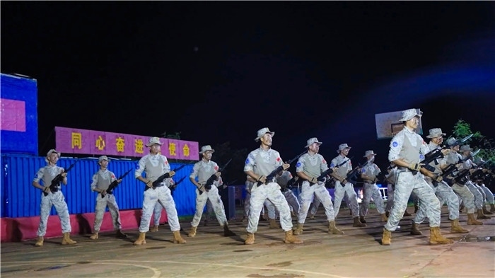 刺殺操展示氣勢沖天。孫千攝