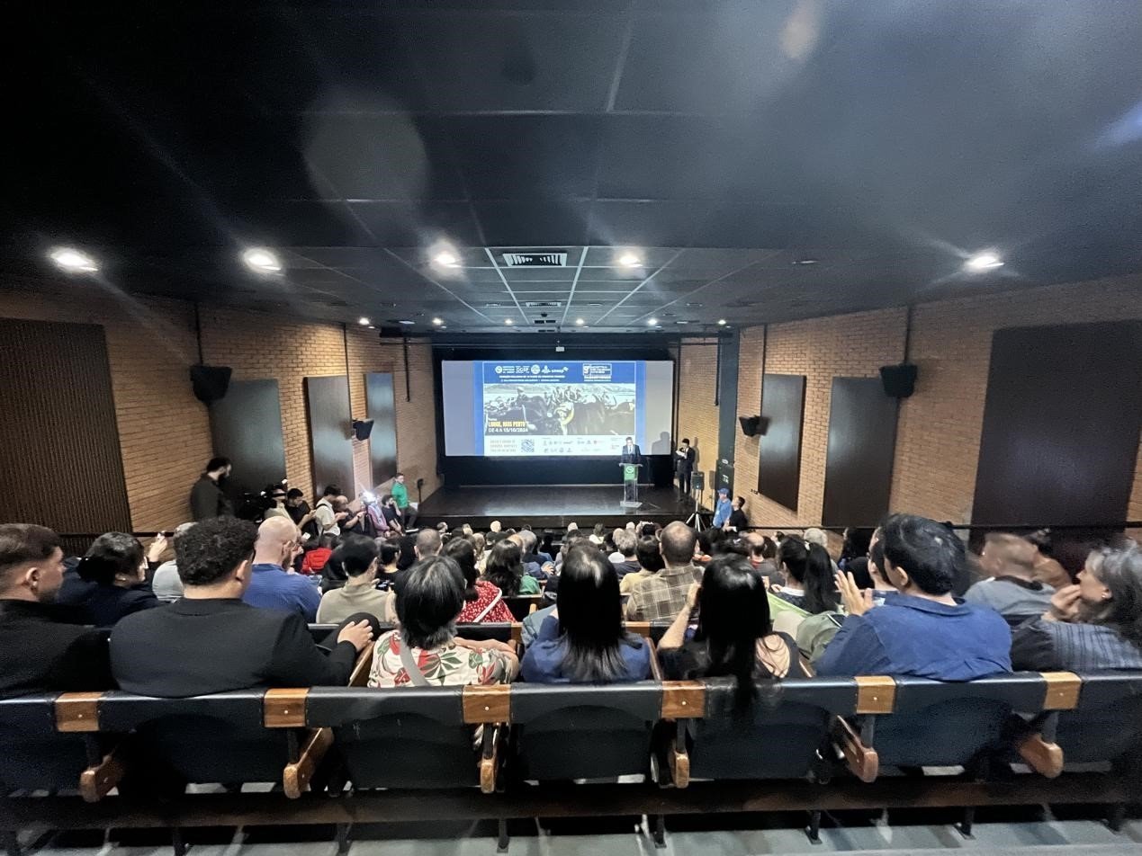 當(dāng)?shù)貢r(shí)間10月3日晚，由巴西圣保羅州立大學(xué)孔子學(xué)院舉辦的第九屆圣保羅中國(guó)電影展在圣保羅文化中心拉開(kāi)帷幕。巴西圣保羅州立大學(xué)孔子學(xué)院供圖