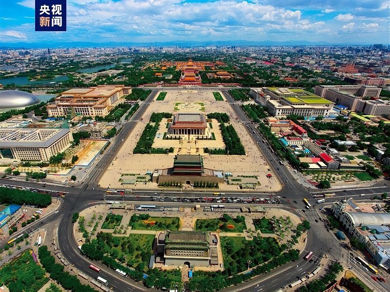 △全長7.8公里的北京中軸線上，分布有鐘鼓樓、景山、故宮等15處遺產(chǎn)構(gòu)成要素。