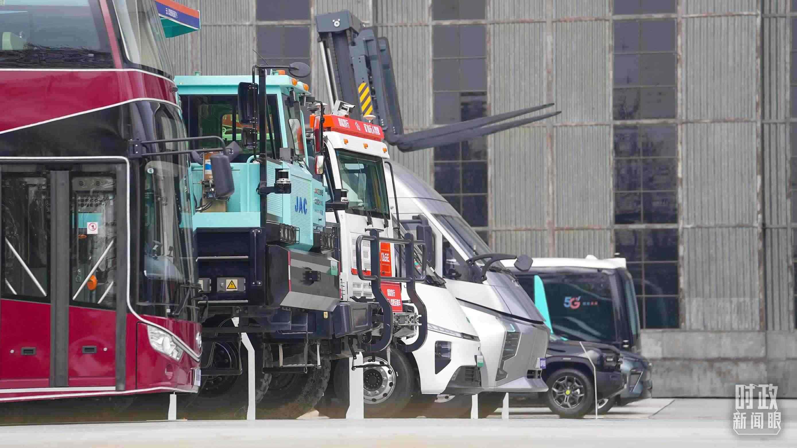 △安徽省重大科技創(chuàng)新成果集中展示展出的新能源汽車。（總臺(tái)央視記者金雨秋拍攝）