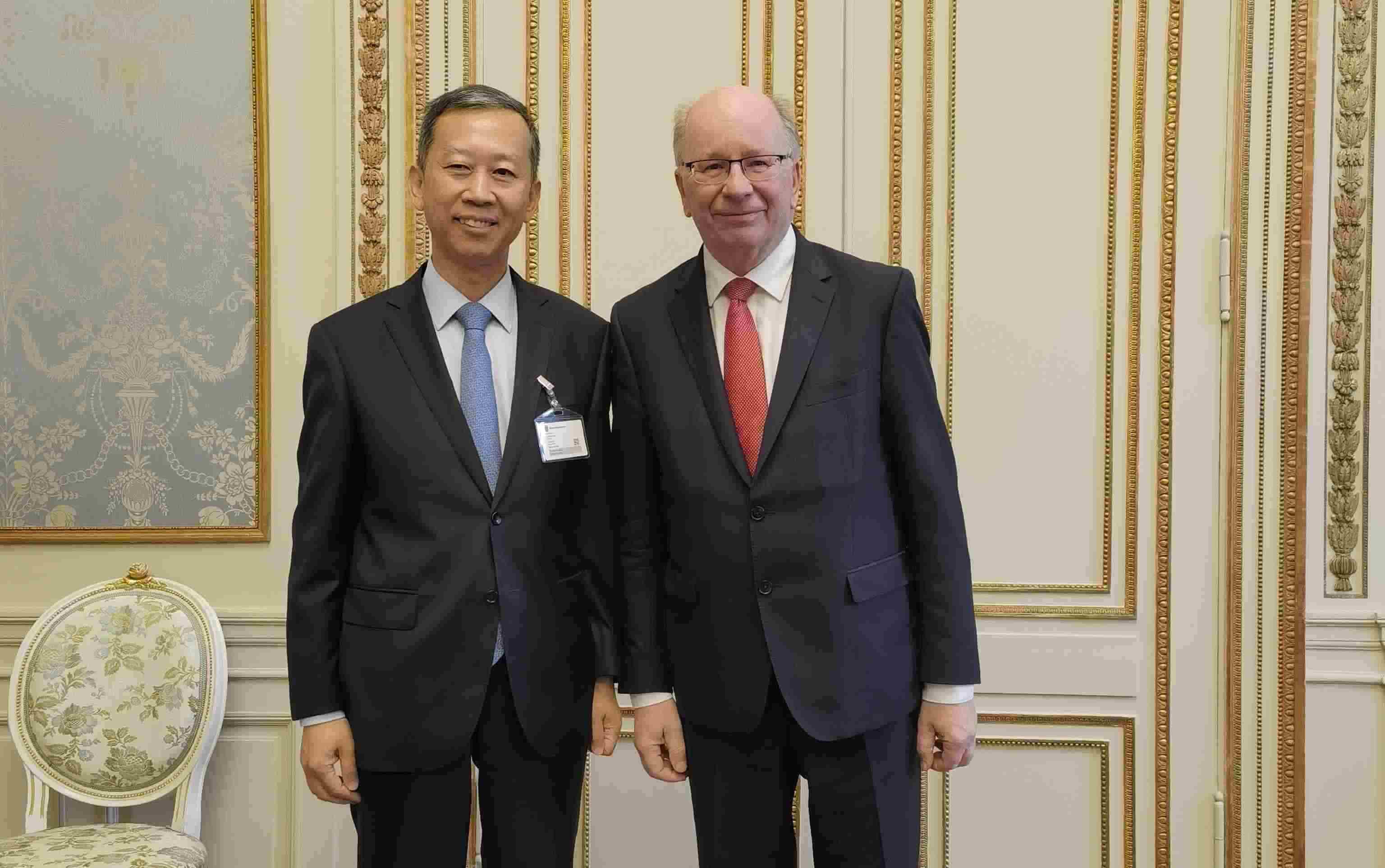 中國(guó)駐瑞典大使崔愛(ài)民會(huì)見(jiàn)瑞典外交國(guó)務(wù)秘書哈特留斯。 中國(guó)駐瑞典大使館供圖