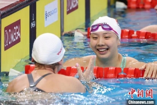 10月19日晚，2024年世界泳聯(lián)游泳世界杯上海站結(jié)束第二個(gè)比賽日的爭(zhēng)奪。圖為中國(guó)選手唐錢(qián)婷在女子100米蛙泳決賽中。 中新社記者 湯彥俊 攝
