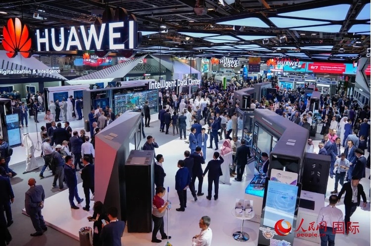 華為展臺(tái)。人民網(wǎng) 塔里克·易卜拉欣攝