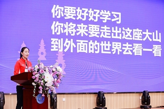 王麗萍進行主題宣講。主辦方供圖