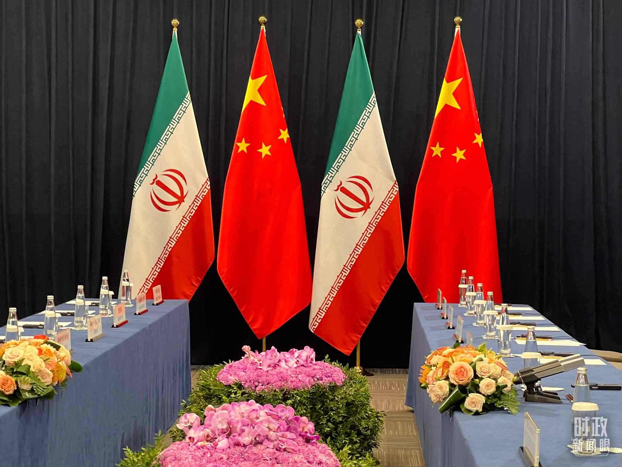 △ 中伊領(lǐng)導(dǎo)人會(huì)見開始前的現(xiàn)場(chǎng)。（總臺(tái)央視記者楊新禹拍攝）