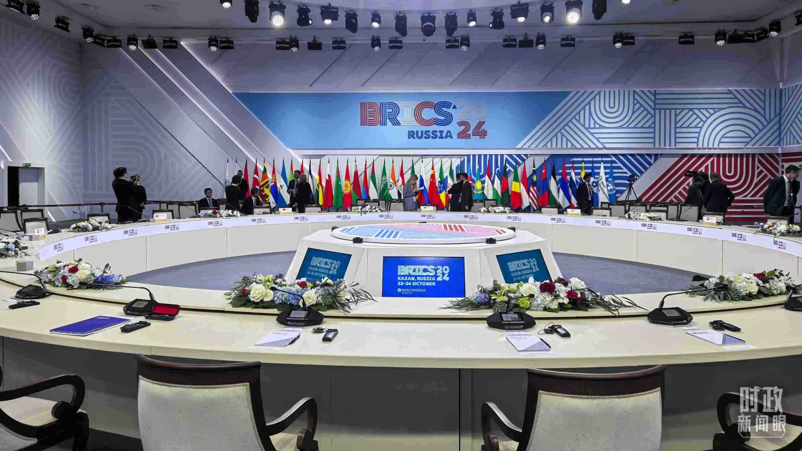 △ 金磚國家領(lǐng)導(dǎo)人大范圍會(huì)議開始前。（總臺(tái)央視記者程鋮拍攝）