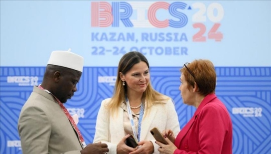 金磚國家領(lǐng)導(dǎo)人第十六次會晤期間，新聞記者在國際新聞中心工作