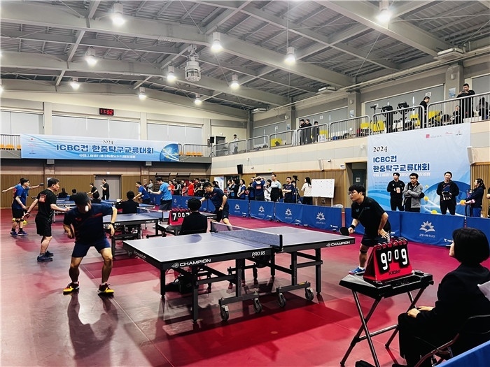 圖為中韓業(yè)余乒乓球友誼賽現(xiàn)場。 首爾中國文化中心供圖