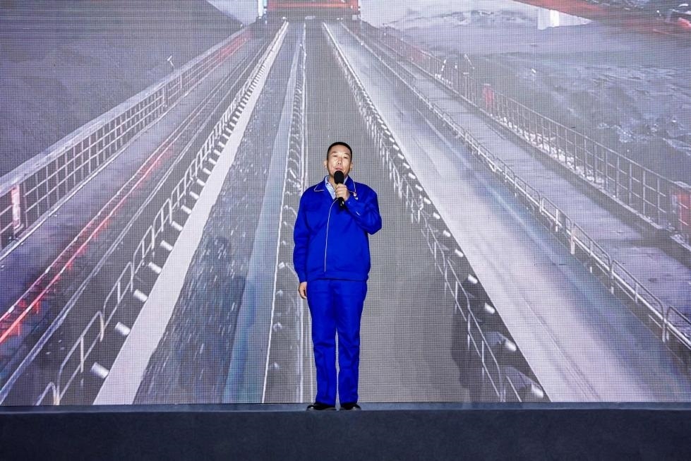 邵旭鵬在“何以中國(guó)·五星出東方”網(wǎng)絡(luò)主題宣傳活動(dòng)現(xiàn)場(chǎng)演講。人民視頻供圖