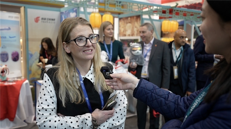 英格蘭約克旅游局局長(zhǎng)薩曼莎·亨特接受采訪。 吳若鳴攝