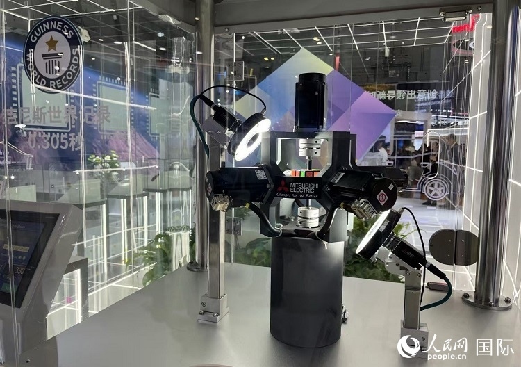 三菱電機(jī)開發(fā)的魔方機(jī)器人是吉尼斯世界紀(jì)錄保持者。人民網(wǎng)記者 陳思攝