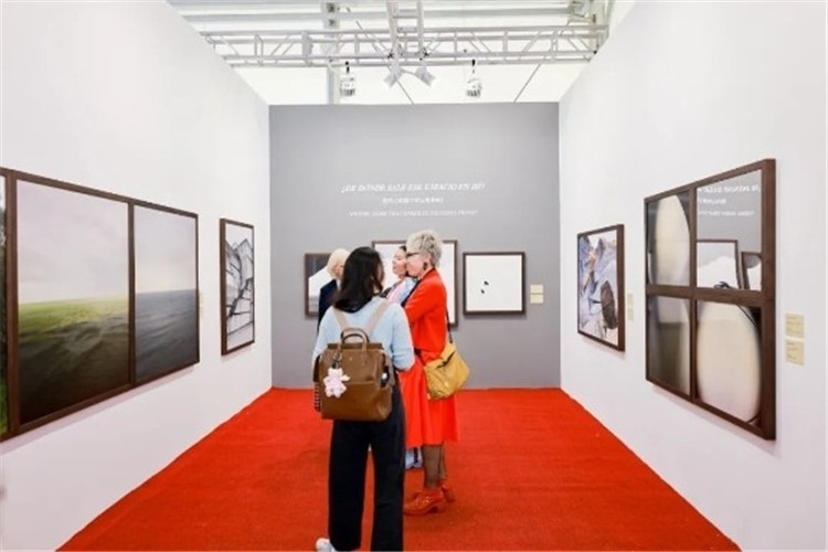 “我內(nèi)心的那個空從哪里來？從波濤、云朵和勇氣”西岸藝博會展覽現(xiàn)場 圖片由主辦方提供