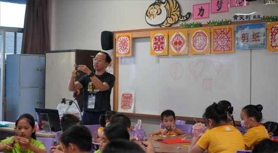 剪紙教學(xué)。主辦方供圖