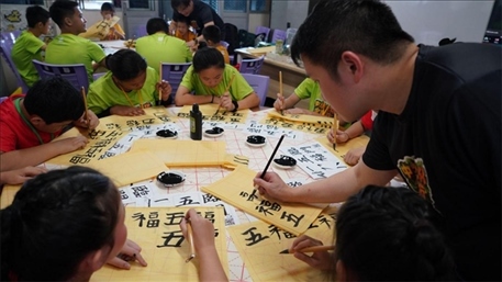 書法教學(xué)。主辦方供圖