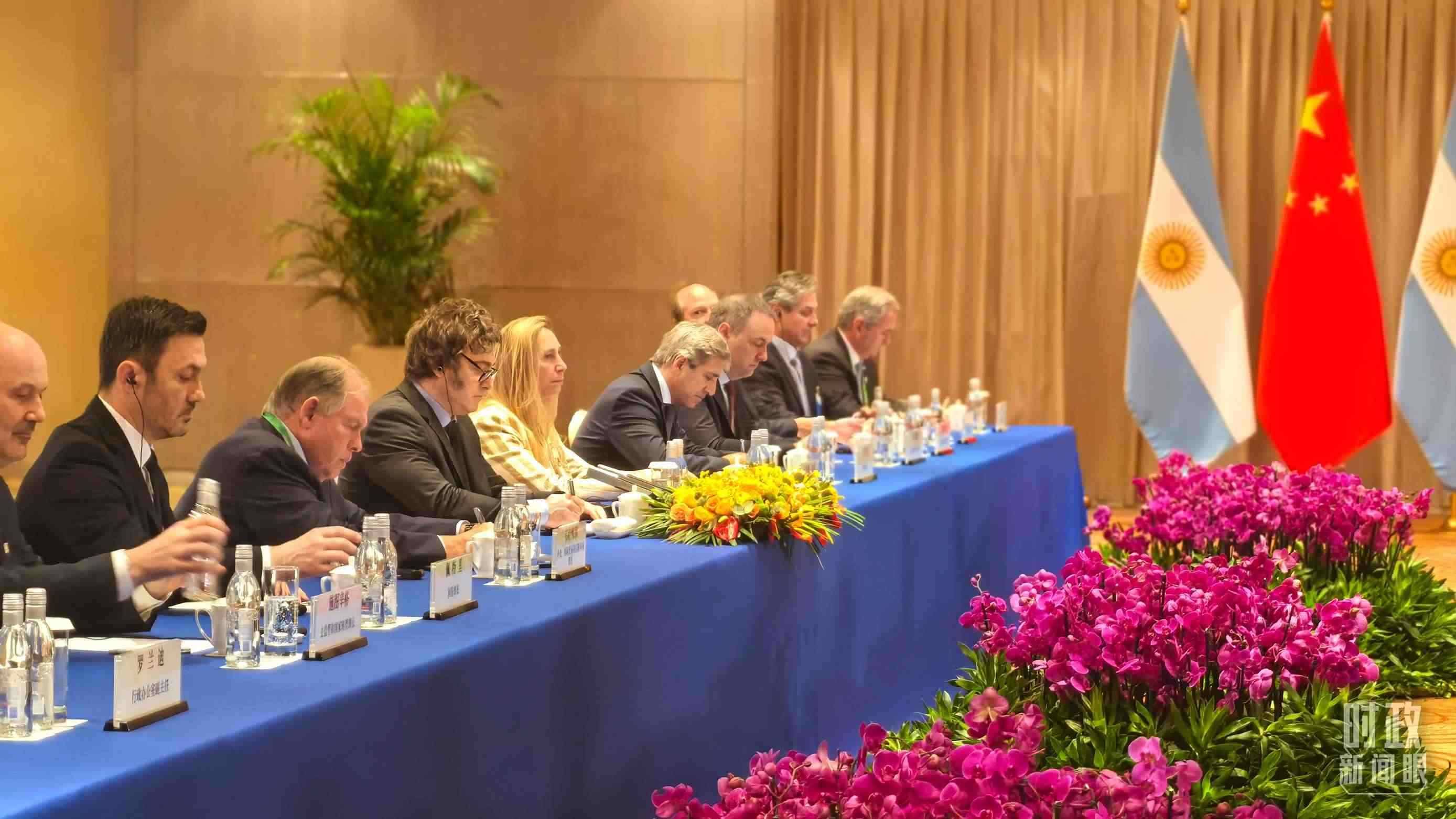 習(xí)主席會(huì)見(jiàn)阿根廷總統(tǒng)米萊現(xiàn)場(chǎng)。（總臺(tái)央廣記者潘毅拍攝）