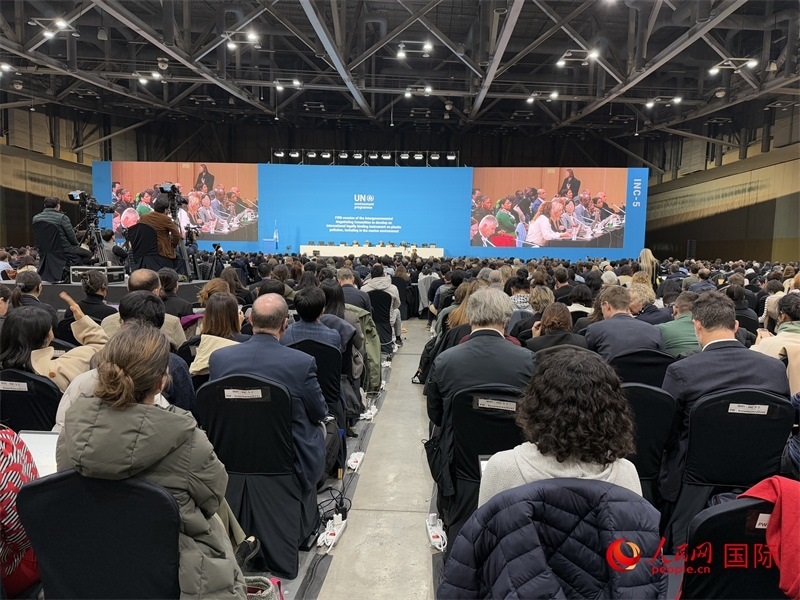 圖為塑料污染政府間談判委員會第五次會議現(xiàn)場。人民網(wǎng)記者 莽九晨攝