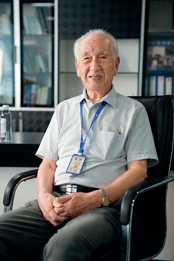 2024年8月，佐佐木俊一在深圳接受本刊記者采訪。