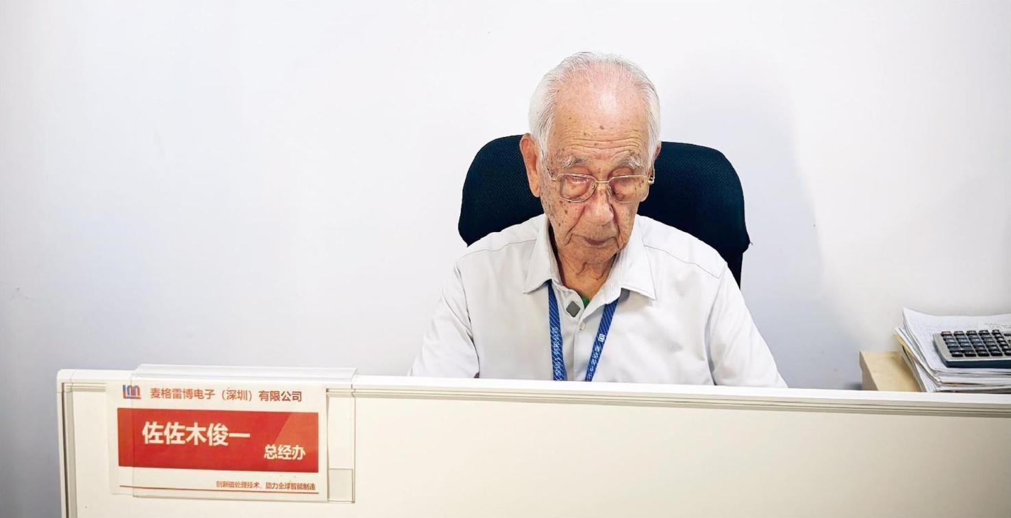 佐佐木俊一在工位上工作。（本刊記者 馮璐／攝）