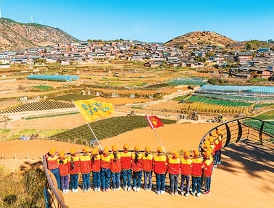 學生在攀枝花迤沙拉歷史文化主題研學基地參觀。 石 磊攝