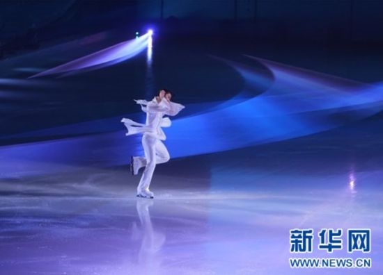 圖為羽生結(jié)弦在表演中。記者 錢錚 攝