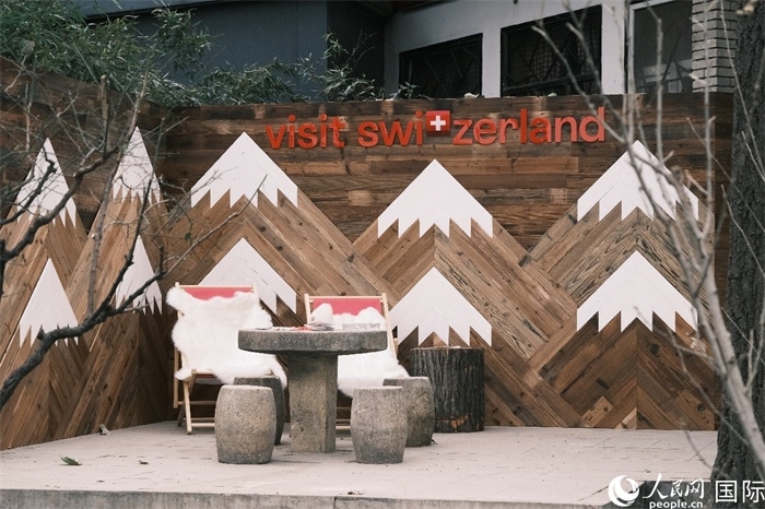 瑞士小木屋一隅，靜謐中散發(fā)出阿爾卑斯的冬日溫情。人民網(wǎng) 實習(xí)生黃睿攝