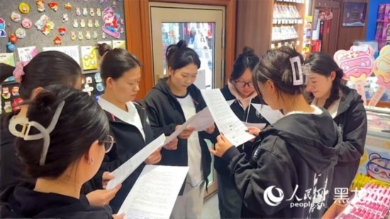 工會(huì)組織企業(yè)職工開(kāi)展技能培訓(xùn)活動(dòng)。人民網(wǎng)記者 張哲鑫攝